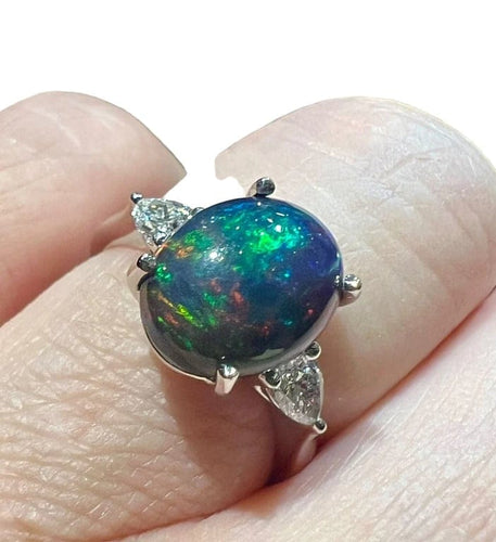 Bague 54 Bague opale noire et diamants taille poire en or blanc 18 carats 58 Facettes 7786 A