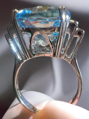Bague 53 Bague en or blanc 18 carats avec topaze bleue 9,08 ct et diamants 58 Facettes 7815 A