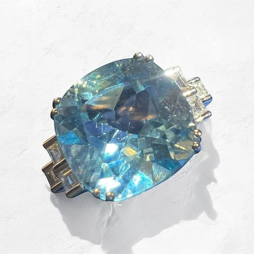 Bague 53 Bague en or blanc 18 carats avec topaze bleue 9,08 ct et diamants 58 Facettes 7815 A