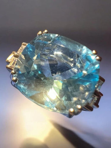 Bague 53 Bague en or blanc 18 carats avec topaze bleue 9,08 ct et diamants 58 Facettes 7815 A