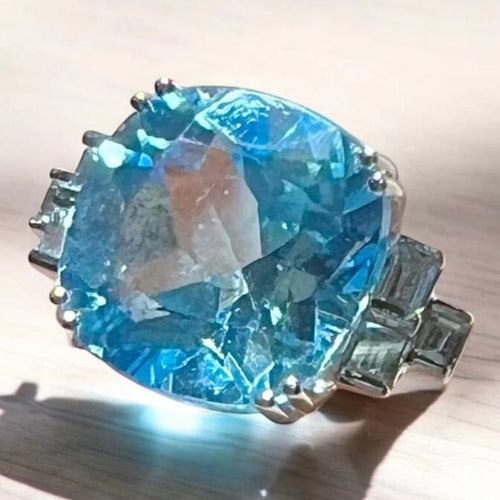 Bague 53 Bague en or blanc 18 carats avec topaze bleue 9,08 ct et diamants 58 Facettes 7815 A