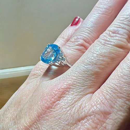 Bague 53 Bague en or blanc 18 carats avec topaze bleue 9,08 ct et diamants 58 Facettes 7815 A