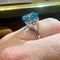 Bague 53 Bague en or blanc 18 carats avec topaze bleue 9,08 ct et diamants 58 Facettes 7815 A
