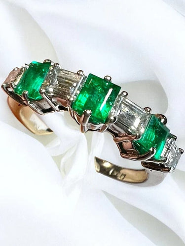 Bague 53 Bague demi-alliance en or blanc 18 carats, émeraudes et diamants 58 Facettes 7822 A