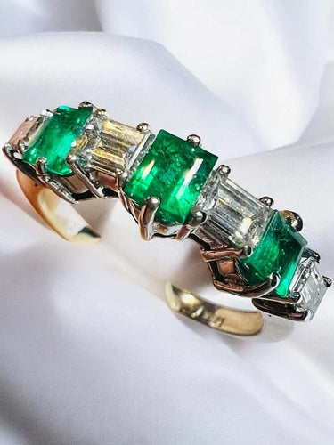 Bague 53 Bague demi-alliance en or blanc 18 carats, émeraudes et diamants 58 Facettes 7822 A