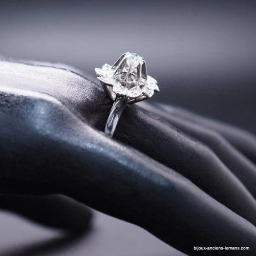 Bague 57 Bague marguerite en or blanc 18 carats et diamants 58 Facettes 3907