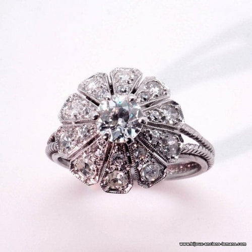 Bague 56 Bague marguerite Art déco en or 18 carats et platine, diamants 58 Facettes 4072