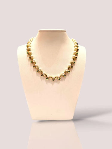 Collier Collier vintage en or jaune 18 carats avec perles, émeraudes et saphirs 58 Facettes 80347