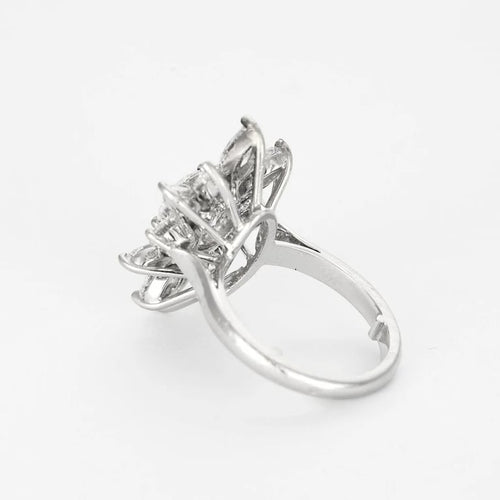 Bague 49.5 Bague fleur oblongue en or blanc 18k et diamants 58 Facettes 31300497