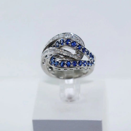 Bague 53 Bague entrelacée en or gris 18 carats, saphirs et diamants 58 Facettes