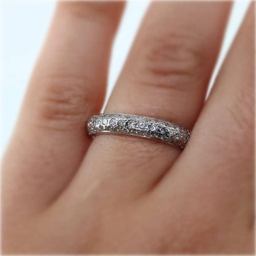 Bague 53 Alliance tour complet en or gris 18 carats sertie de diamants 58 Facettes