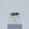 Bague 52 Bague jarretière pavée de diamants en or gris 18 carats 58 Facettes