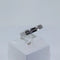 Bague 52 Bague jarretière pavée de diamants en or gris 18 carats 58 Facettes