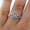 Bague 53 Bague en or gris et diamants 58 Facettes