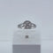 Bague 53 Bague en or gris et diamants 58 Facettes