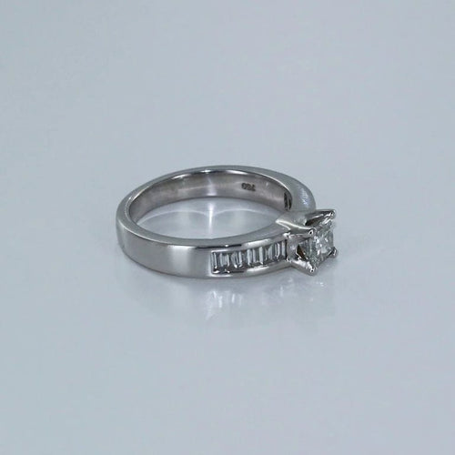 Bague 54 Bague solitaire en or blanc 18 carats avec diamants 58 Facettes