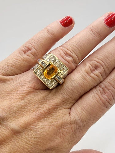 Bague 49 Bague chevalière en or jaune 18 carats, saphir jaune et diamants 58 Facettes