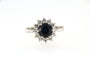 Bague 54 Bague marguerite forme fleur en or gris 18 carats, saphir et diamants 58 Facettes 6395y