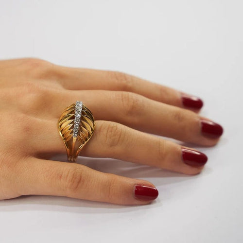 Bague 58 Bague coquillage en or jaune 18k, platine et diamants 58 Facettes LOT 3804