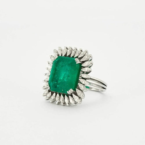 Bague 53 Bague marguerite en or blanc 18k et émeraude 13ct 58 Facettes 1972
