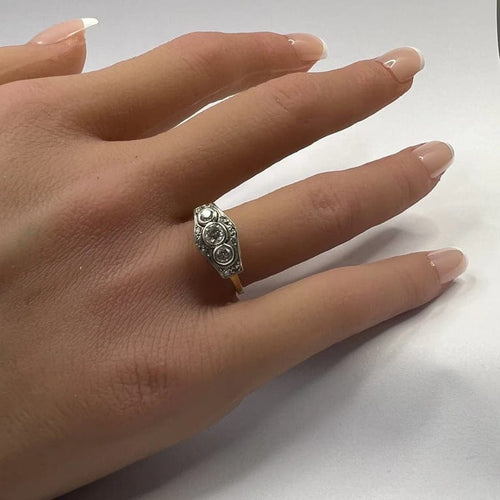 Bague 51.5 Bague ancienne en or jaune 18k et or gris avec diamants 58 Facettes LOT 3570