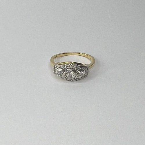 Bague 51.5 Bague ancienne en or jaune 18k et or gris avec diamants 58 Facettes LOT 3570
