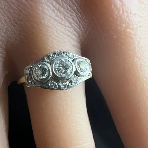 Bague 51.5 Bague ancienne en or jaune 18k et or gris avec diamants 58 Facettes LOT 3570