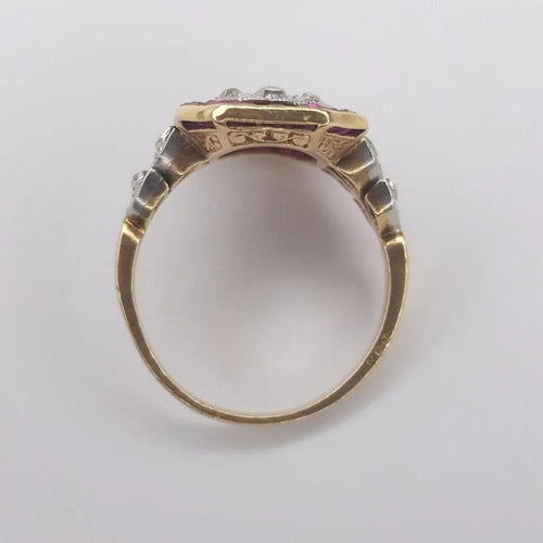 Bague 57 Bague en or jaune 750 et platine, diamants et rubis 58 Facettes