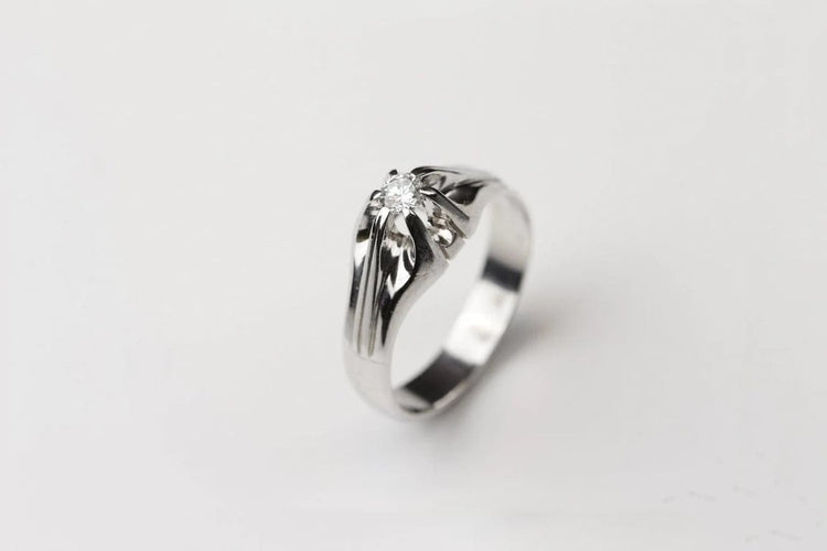 Bague 60 Bague en or blanc 18 carats sertie d’un diamant 58 Facettes