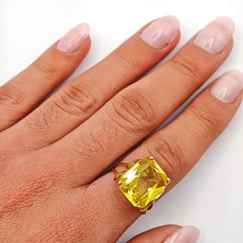 Bague 57 Bague en or jaune 18 carats et saphir jaune 58 Facettes