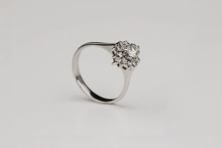 Bague 51 Bague marguerite en or blanc 18 carats et diamants 58 Facettes