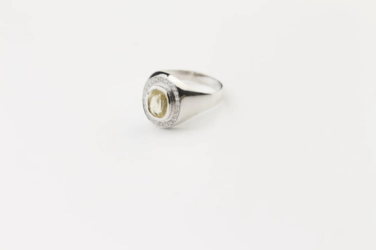 Bague 56 Bague en or blanc 18 carats au saphir jaune et diamants 58 Facettes