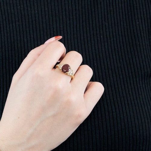 Bague 55 Bague en or jaune 18K sertie d’un rubis et diamants 58 Facettes