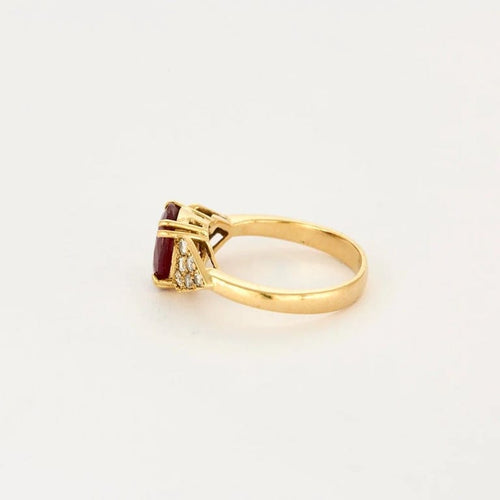 Bague 55 Bague en or jaune 18K sertie d’un rubis et diamants 58 Facettes