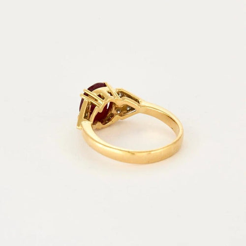 Bague 55 Bague en or jaune 18K sertie d’un rubis et diamants 58 Facettes
