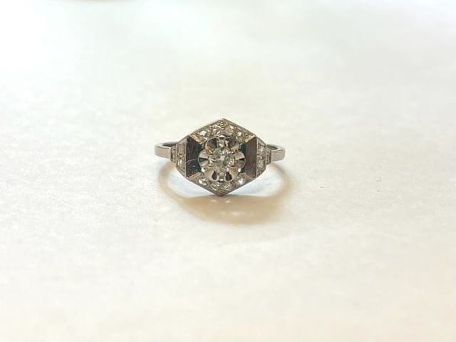 Bague 54 Bague Art déco en or gris 18 carats et platine, diamants 58 Facettes