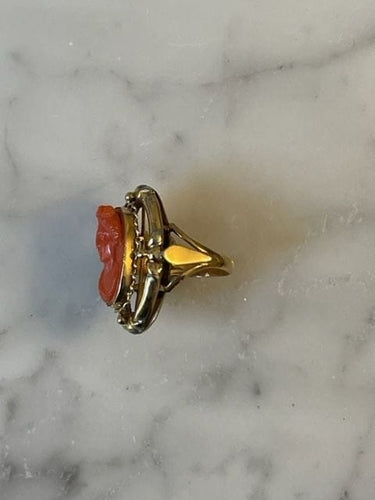 Bague 50 Bague camée corail en or jaune 18 carats 58 Facettes