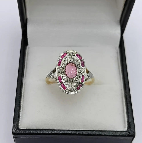 Bague 52 Bague ovale fin XIXe en or 18k, rubis et diamants 58 Facettes