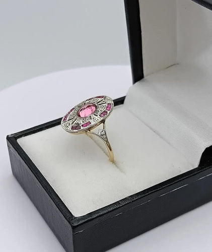 Bague 52 Bague ovale fin XIXe en or 18k, rubis et diamants 58 Facettes