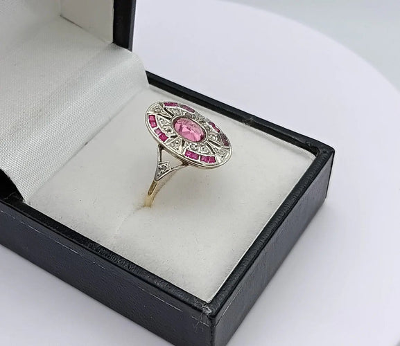 Bague 52 Bague ovale fin XIXe en or 18k, rubis et diamants 58 Facettes