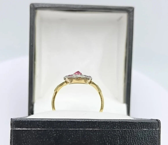 Bague 52 Bague ovale fin XIXe en or 18k, rubis et diamants 58 Facettes