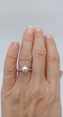 Bague 55 Bague vintage en or gris 18k, perle de culture et diamants 58 Facettes