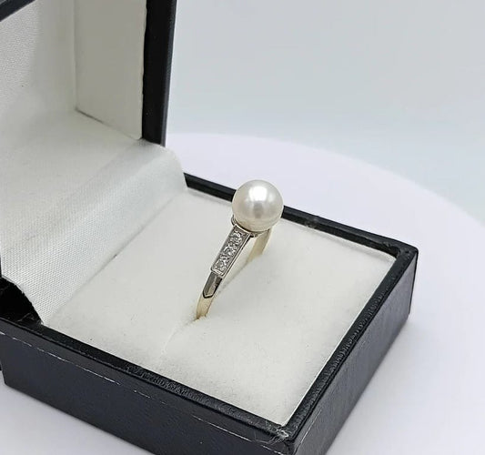 Bague 55 Bague vintage en or gris 18k, perle de culture et diamants 58 Facettes