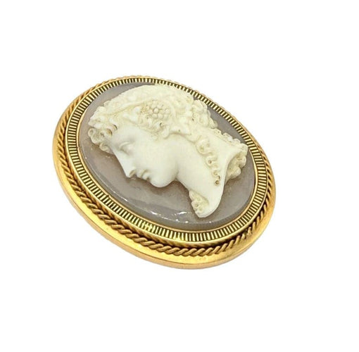 Broche Broche camée ovale en agate sur or jaune 18K 58 Facettes