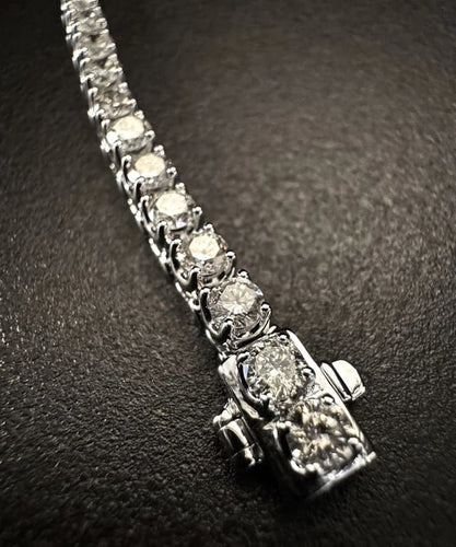 Bracelet Bracelet tennis en or blanc 18 carats et diamants 58 Facettes