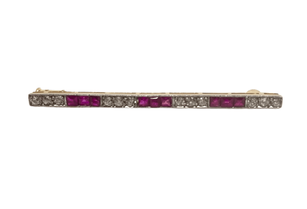 Broche Broche en or jaune et or gris, rubis et diamants 58 Facettes