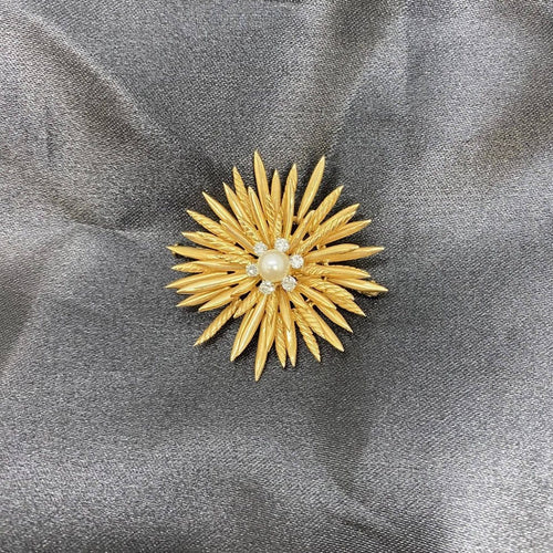 Broche Broche fleur en or jaune, perle de culture et diamants 58 Facettes 330089636