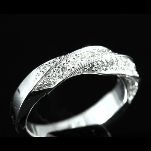 Bague 51 Bague torsadée en or blanc sertie de diamants 0,60 ct 58 Facettes R106
