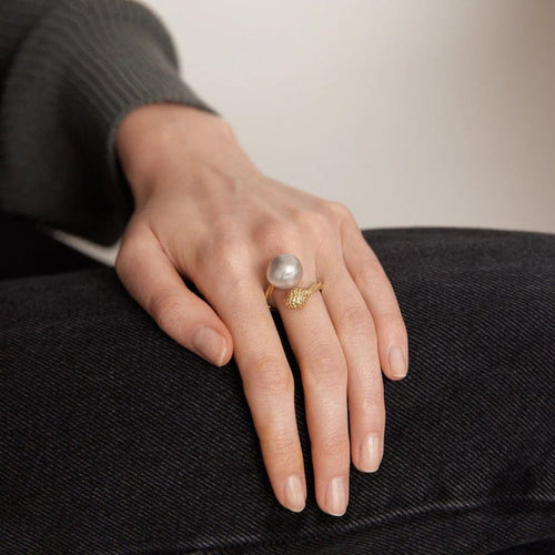Bague 54 Bague en or jaune 18K avec perle South Sea 58 Facettes HS4288