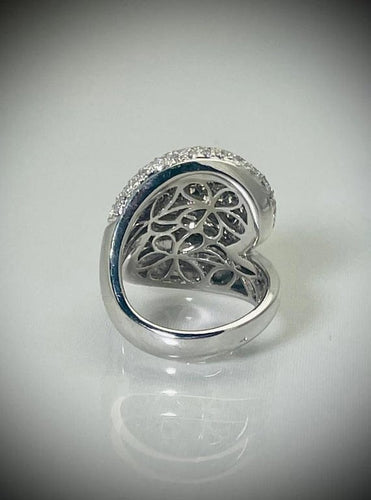 Bague 52 Bague pavée de diamants en or blanc 18 carats 58 Facettes